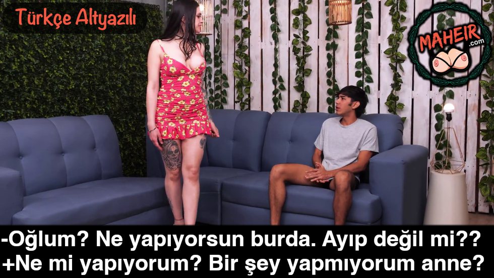 Evde Kısacık Elbiseyle Gezen Anne Oğlunun Sikini Şahlandırdı